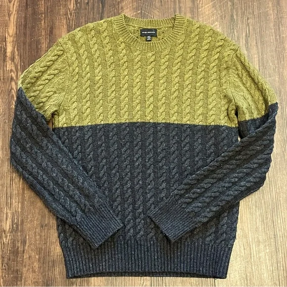 CLUB MONACO Modern Cable Crew Two-tone Lambswool - Picture 2 of 4